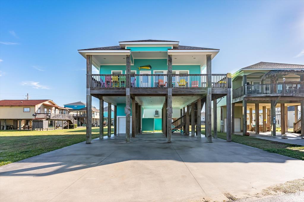 984 S Stingaree Drive, Crystal Beach, Texas image 2