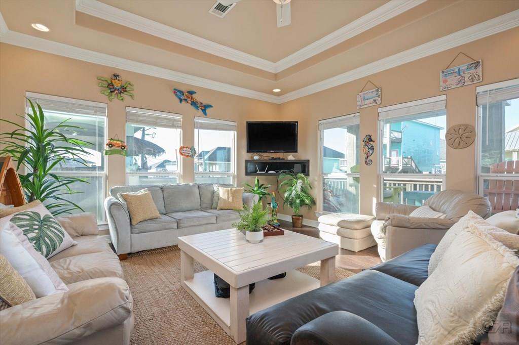 984 S Stingaree Drive, Crystal Beach, Texas image 8