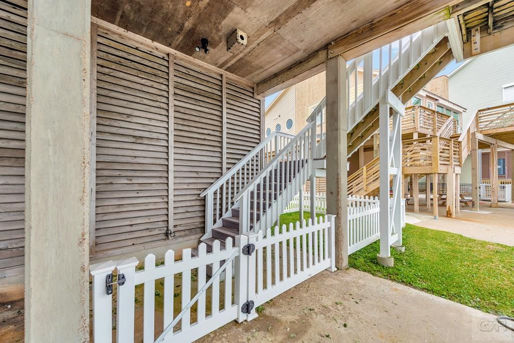 301 E Isles End Road, Tiki Island, Texas image 38