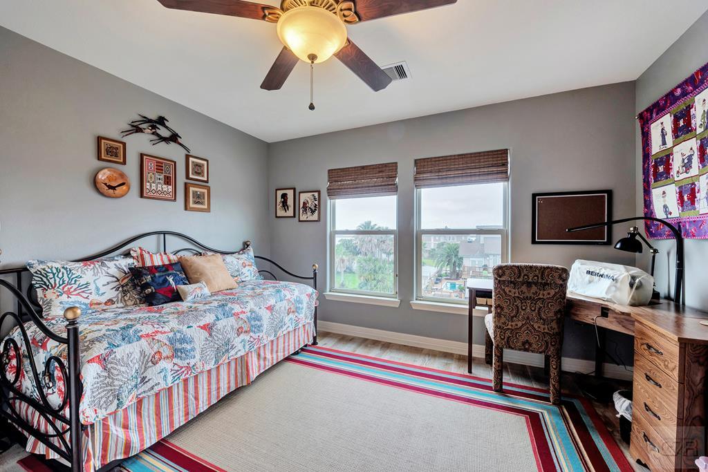 1522 Windsong Way, Tiki Island, Texas image 32