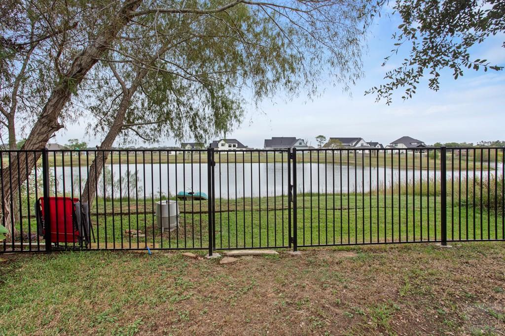 4197 Country Club Drive, DICKINSON, Texas image 26