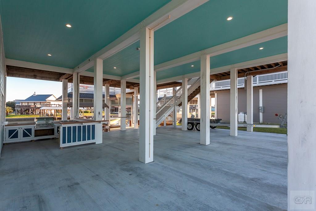 1295 Lagoon Drive, Crystal Beach, Texas image 11