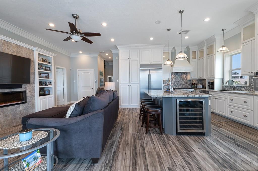 16530 Tampico Way, Jamaica Beach, Texas image 4