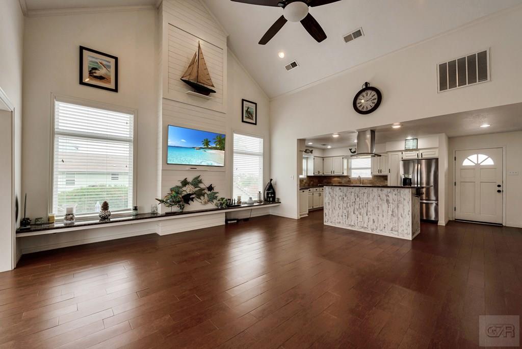 1302 Tiki Drive, Tiki Island, California image 6