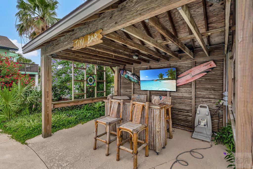 1302 Tiki Drive, Tiki Island, California image 40