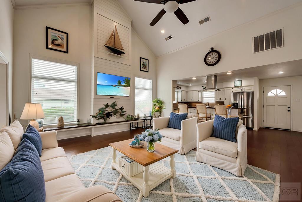 1302 Tiki Drive, Tiki Island, California image 7