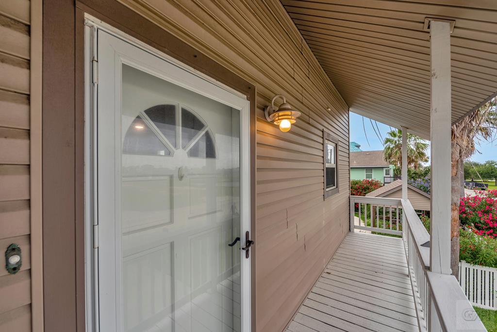 1302 Tiki Drive, Tiki Island, California image 31