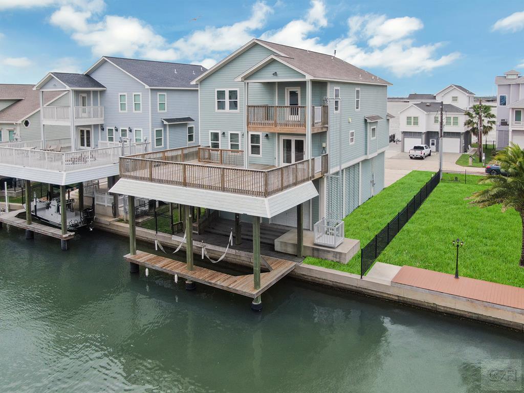 425 Jeanie Lynn St, Tiki Island, Texas image 1