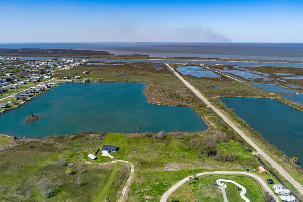 1105 Bobs Lane, Crystal Beach, Texas image 11