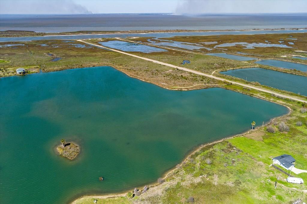 1105 Bobs Lane, Crystal Beach, Texas image 9