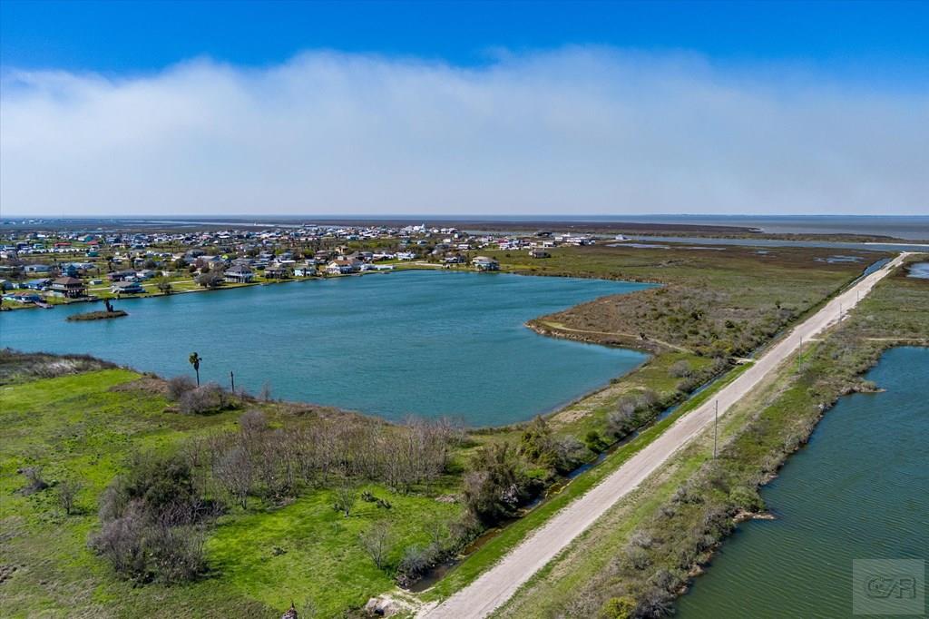 1105 Bobs Lane, Crystal Beach, Texas image 4