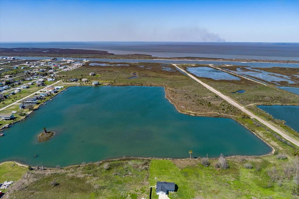 1105 Bobs Lane, Crystal Beach, Texas image 10