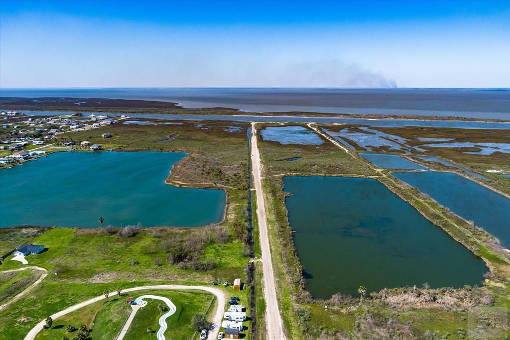 1105 Bobs Lane, Crystal Beach, Texas image 13