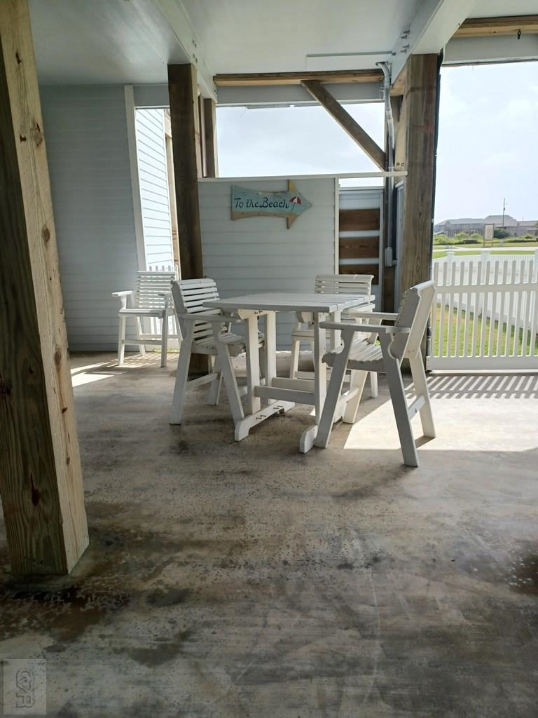 844 East Road, Crystal Beach, Texas image 5