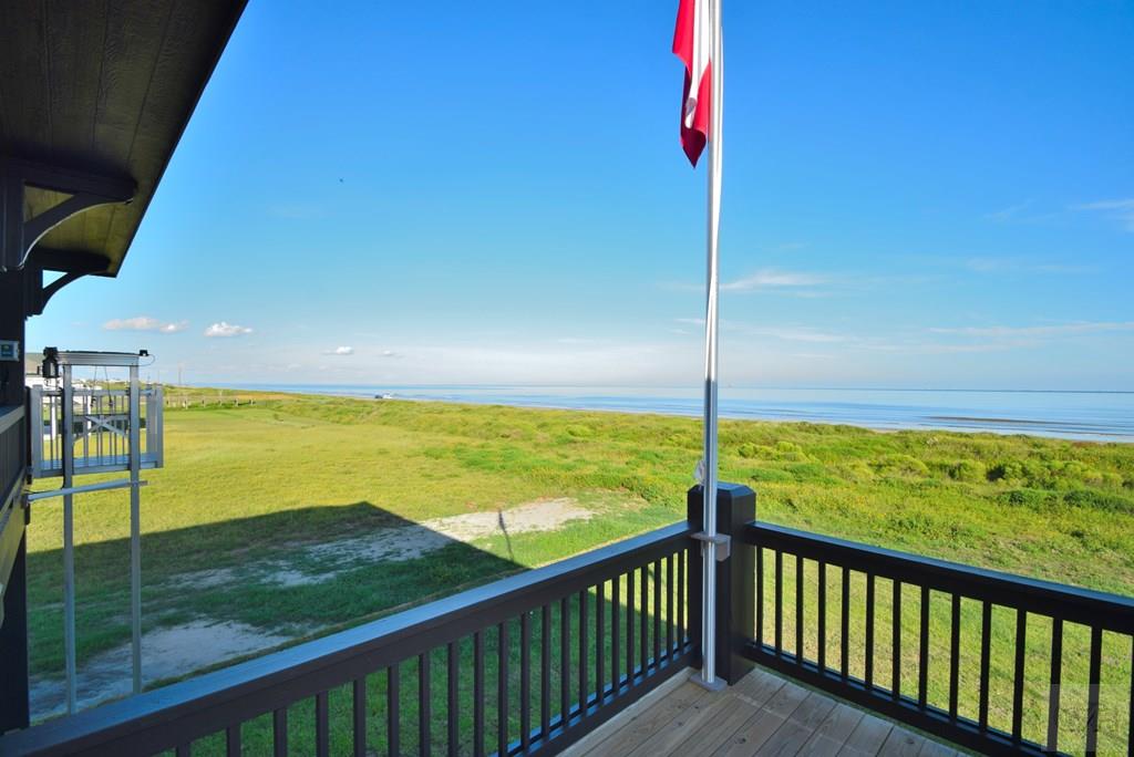 636 Villa Drive, Crystal Beach, Texas image 11