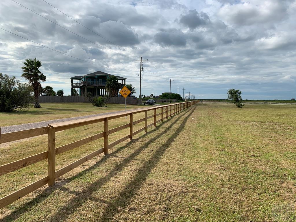 1002 Paisley St, Gilchrist, Texas image 4