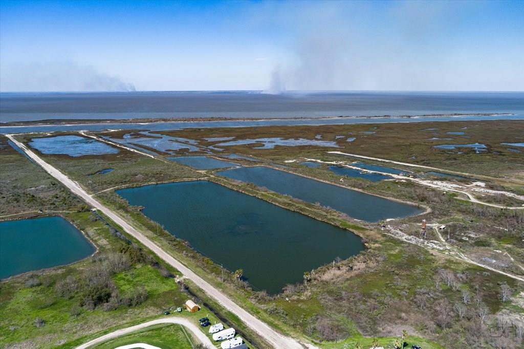 1100 Bobs Lane, Crystal Beach, Texas image 11