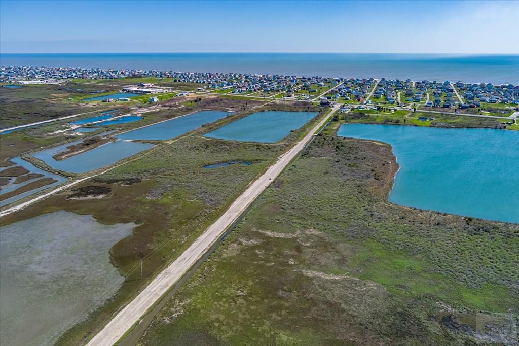 1100 Bobs Lane, Crystal Beach, Texas image 8