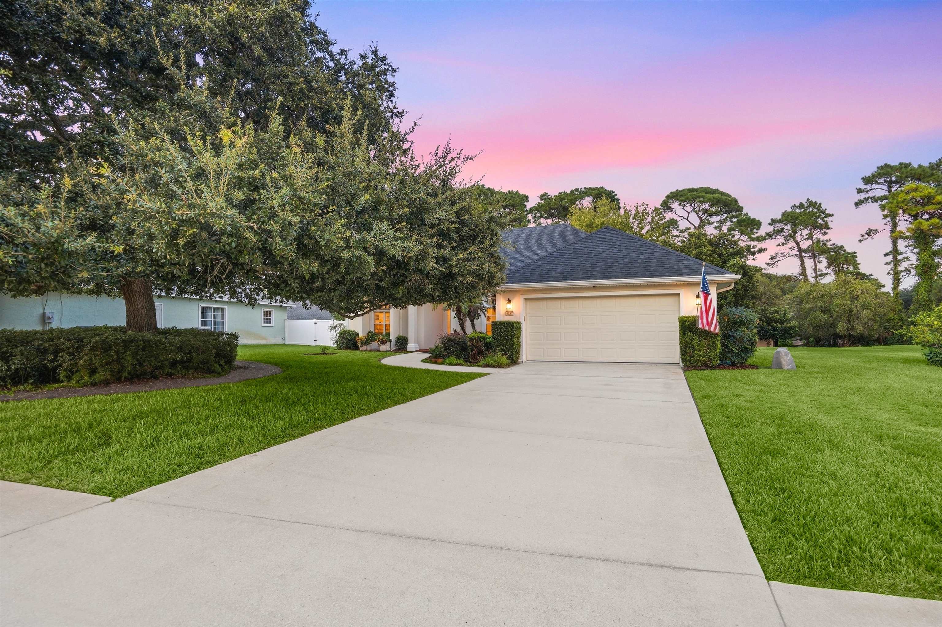 667 E Bianca Cir