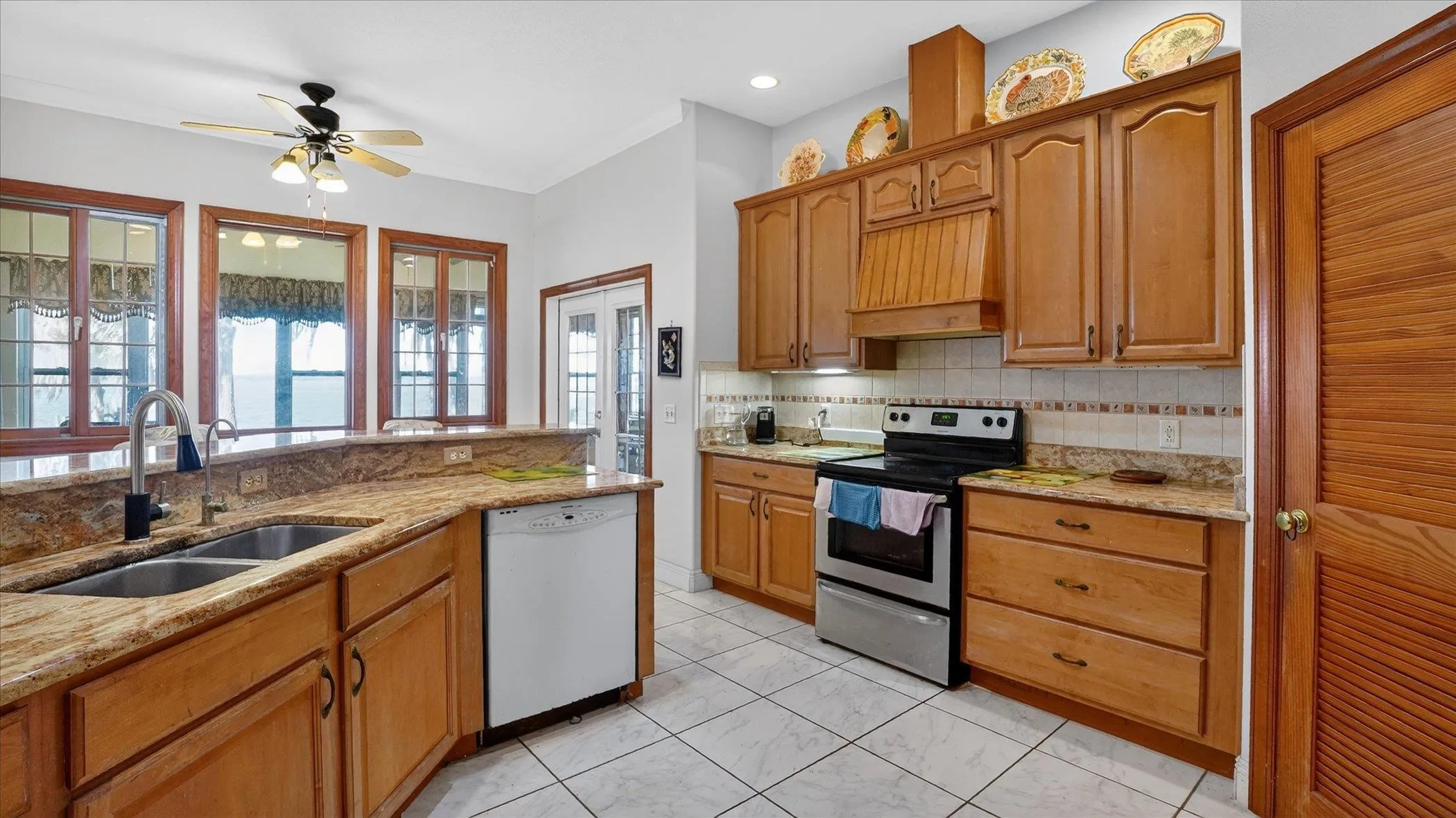 East Palatka, Florida, 32131, United States, 5 Bedrooms Bedrooms, ,4 BathroomsBathrooms,Residential,Active,2006535