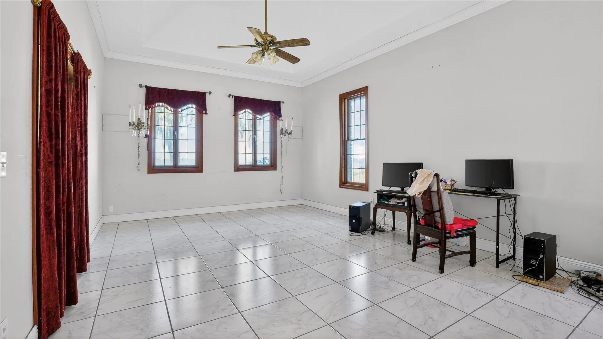 East Palatka, Florida, 32131, United States, 5 Bedrooms Bedrooms, ,4 BathroomsBathrooms,Residential,Active,2006535