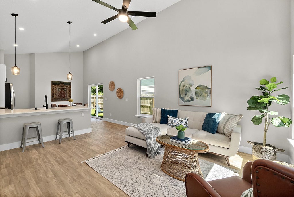 Photo of 816 W 9Th St, St Augustine, FL 32084 (MLS # 264401)