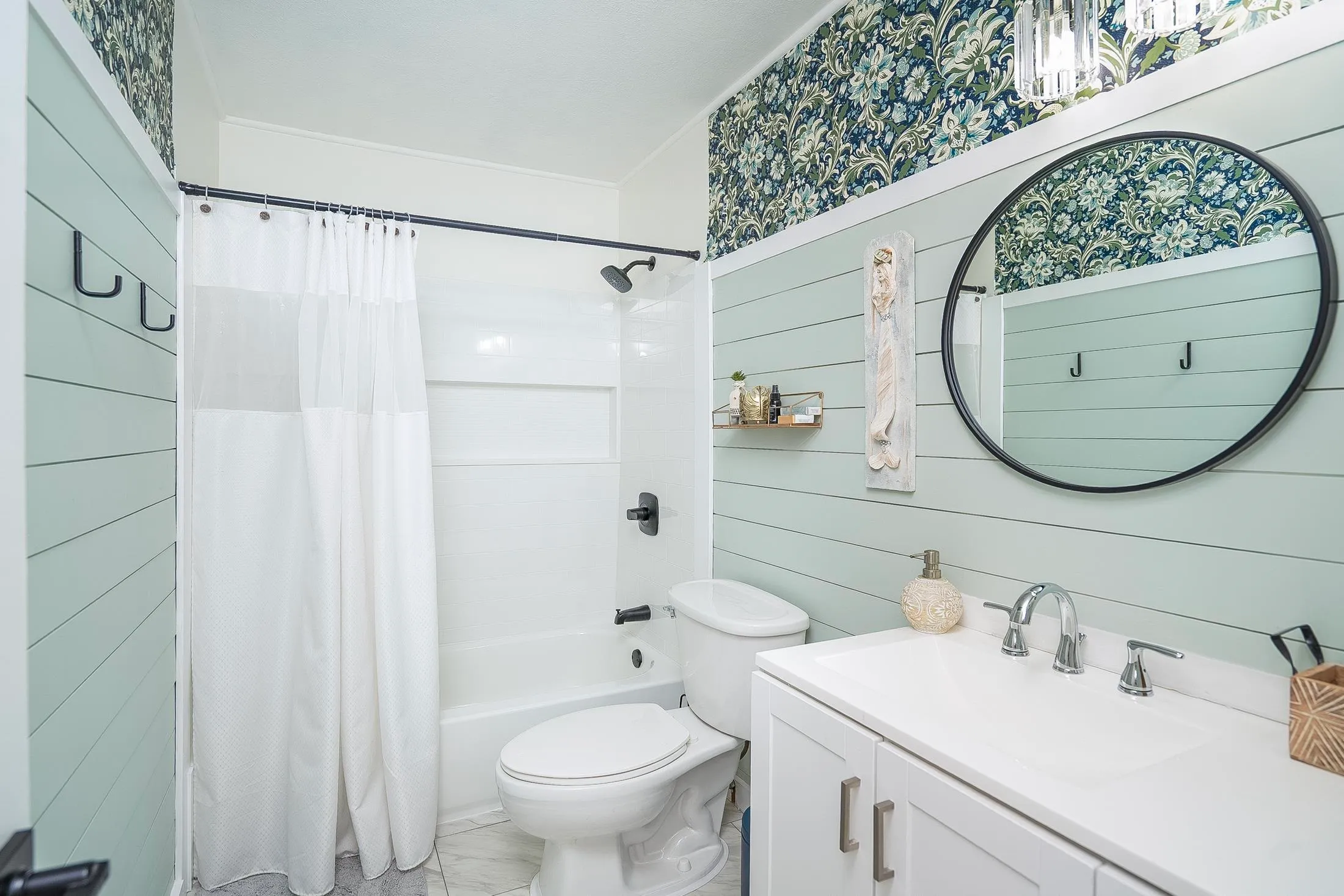 East Palatka, Florida 32131, United States, 3 Bedrooms Bedrooms, ,2 BathroomsBathrooms,Residential,Active,246559