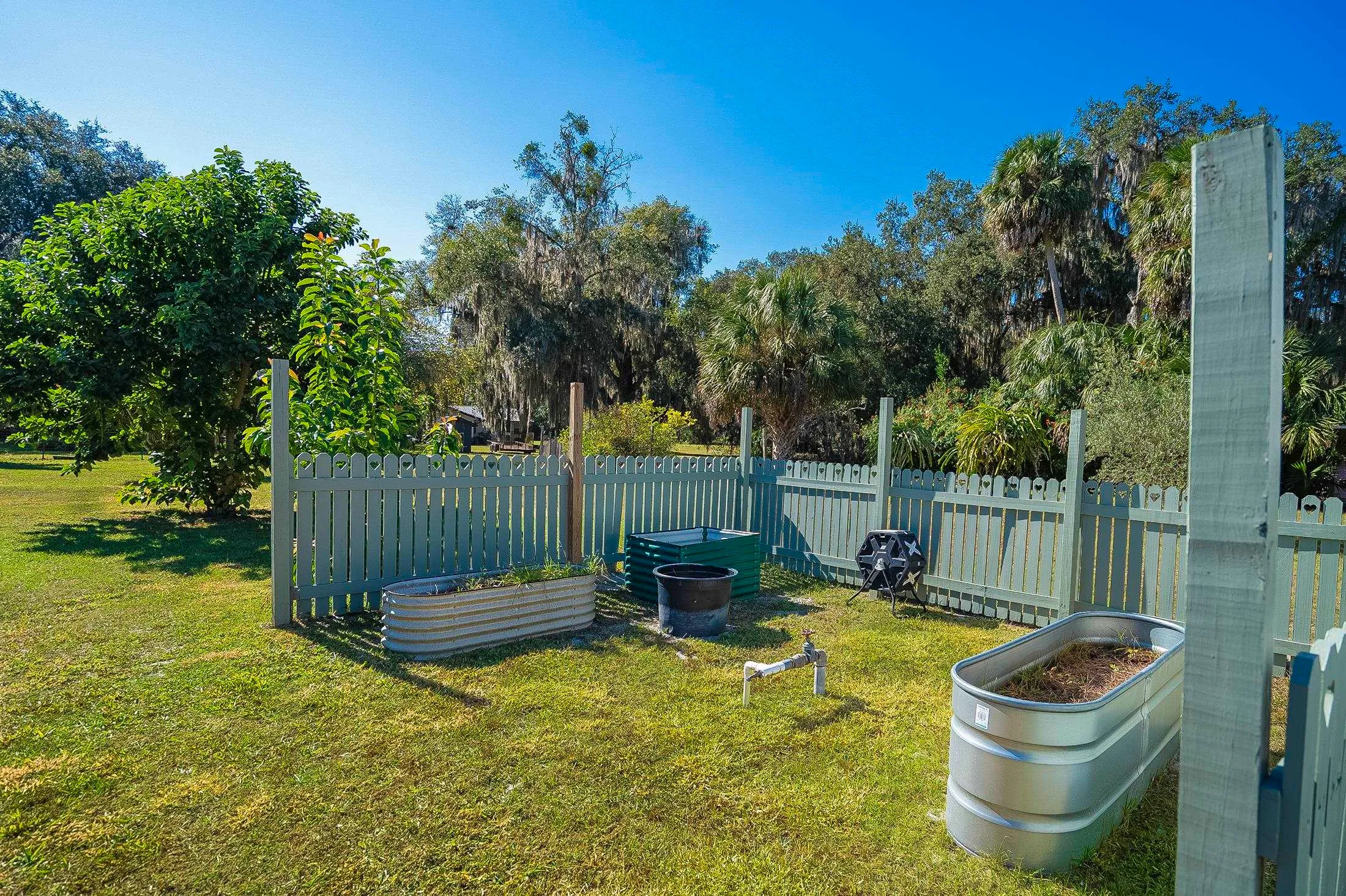 East Palatka, Florida 32131, United States, 3 Bedrooms Bedrooms, ,2 BathroomsBathrooms,Residential,Active,246559