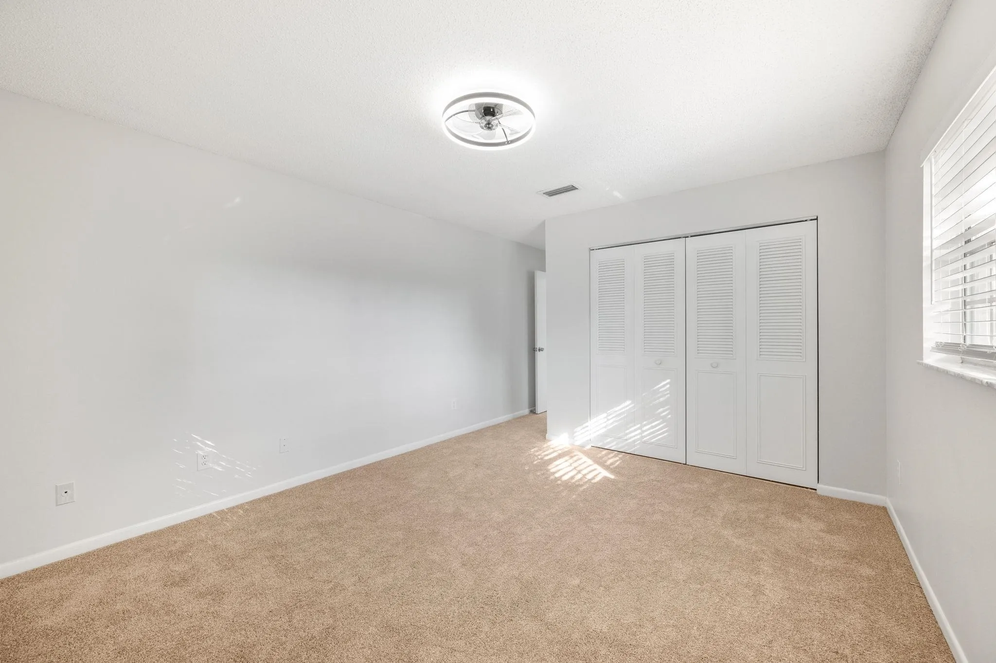 St Augustine, Florida 32086, United States, 3 Bedrooms Bedrooms, ,2 BathroomsBathrooms,Residential,Active,17605