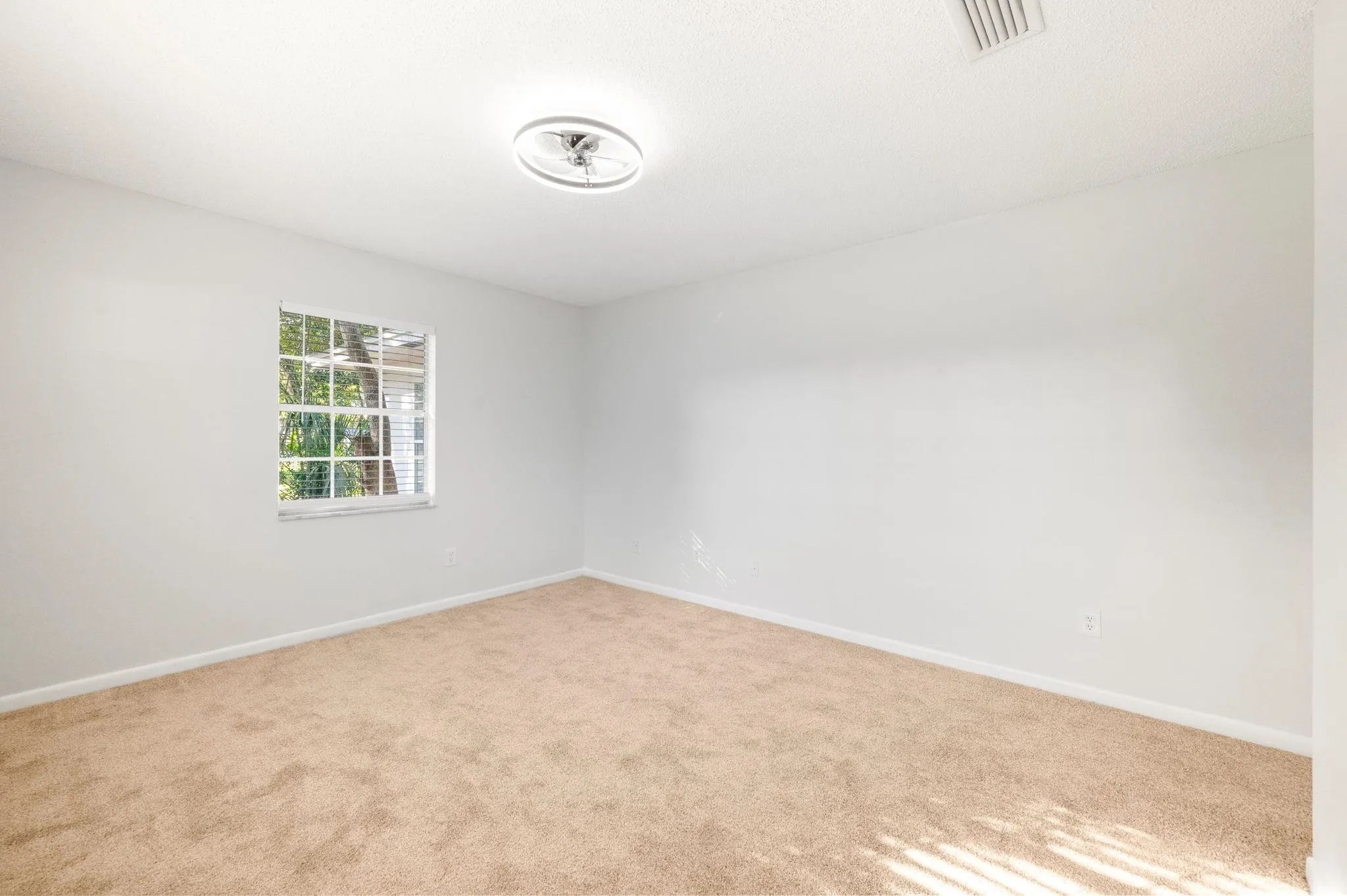 St Augustine, Florida 32086, United States, 3 Bedrooms Bedrooms, ,2 BathroomsBathrooms,Residential,Active,17605