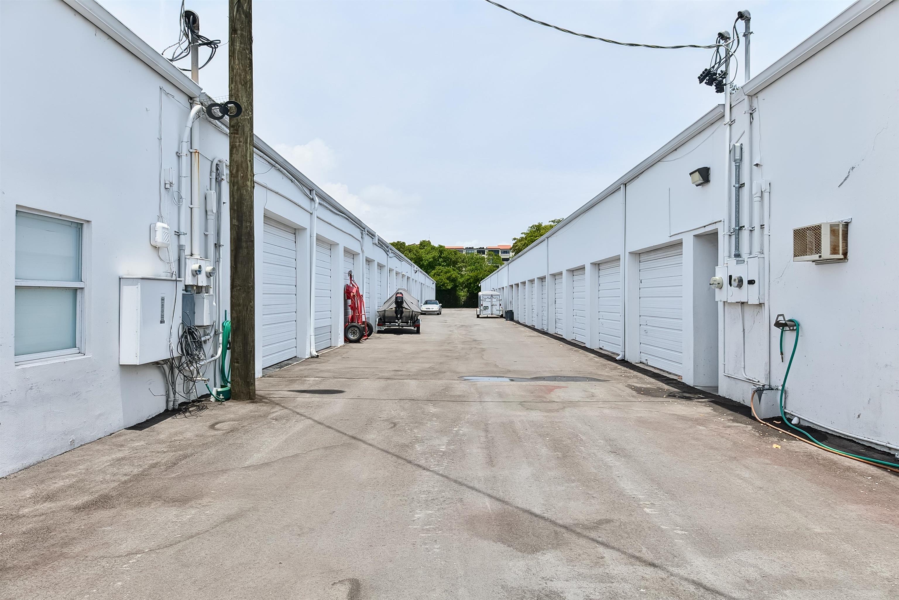 2213-2215 W MCNAB Rd