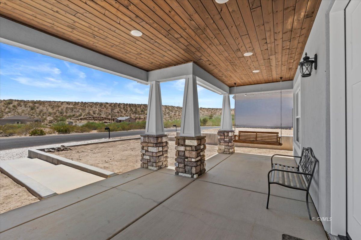 8652 S Navajo Dr