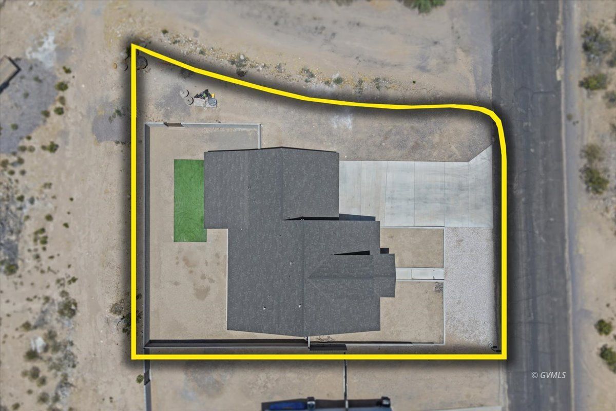 8652 S Navajo Dr