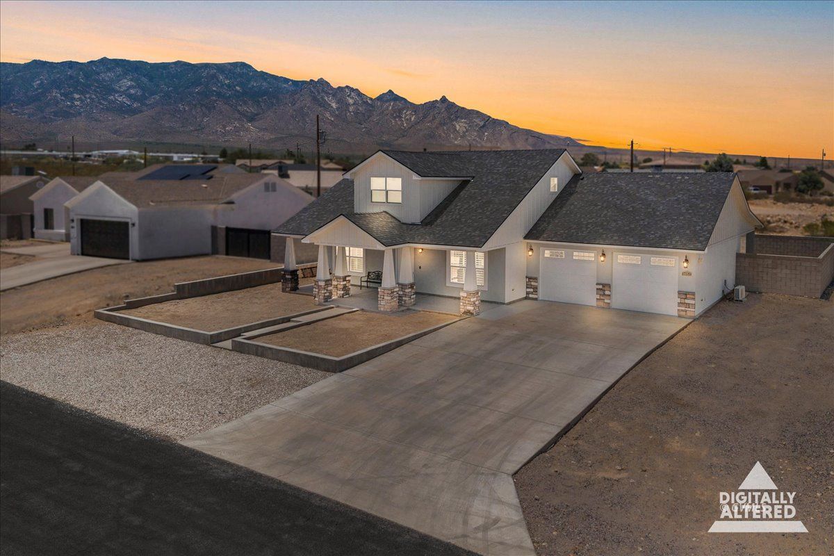 8652 S Navajo Dr