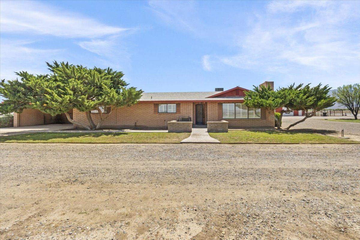 2261 N Ferguson Ln