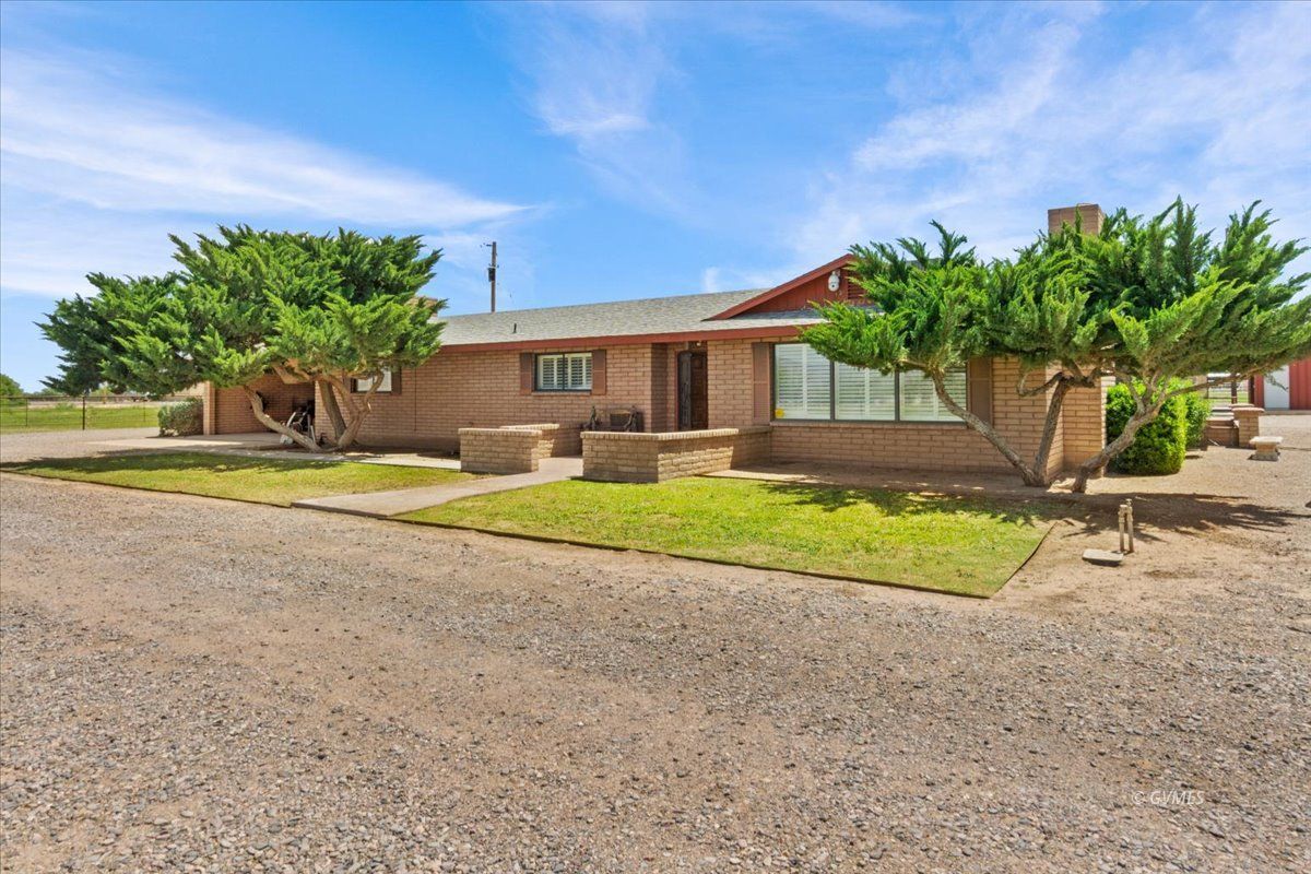 2261 N Ferguson Ln
