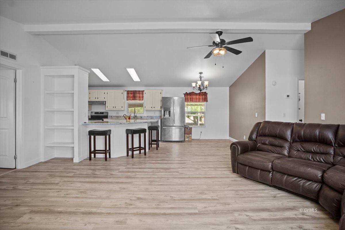 250 Leah Ln