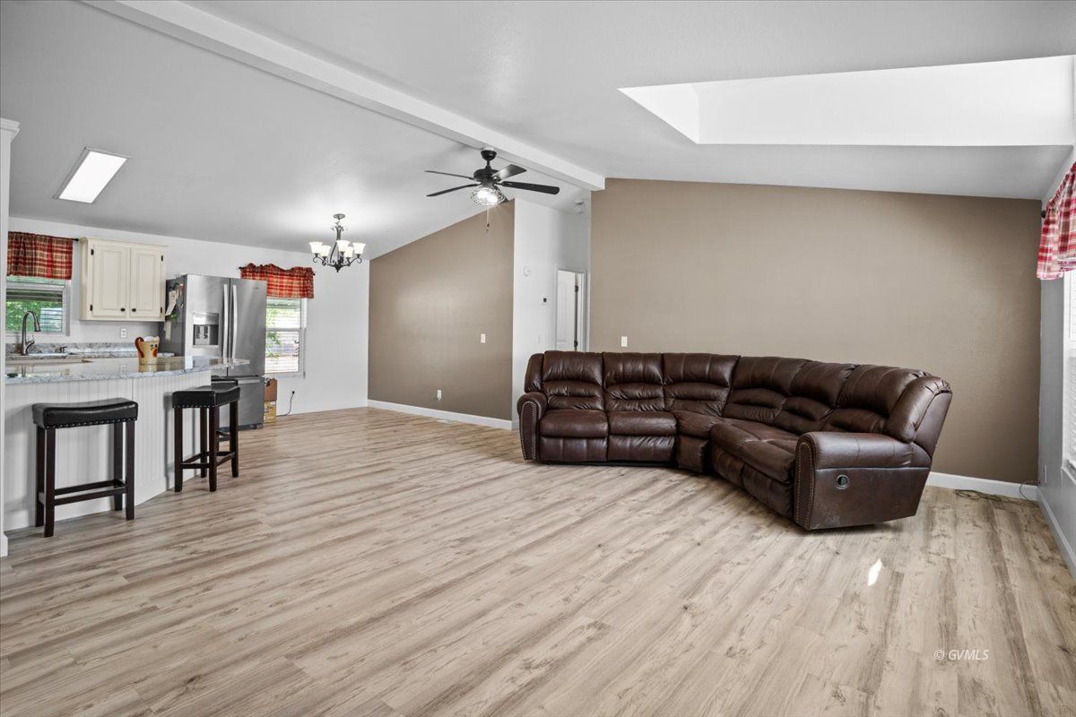 250 Leah Ln