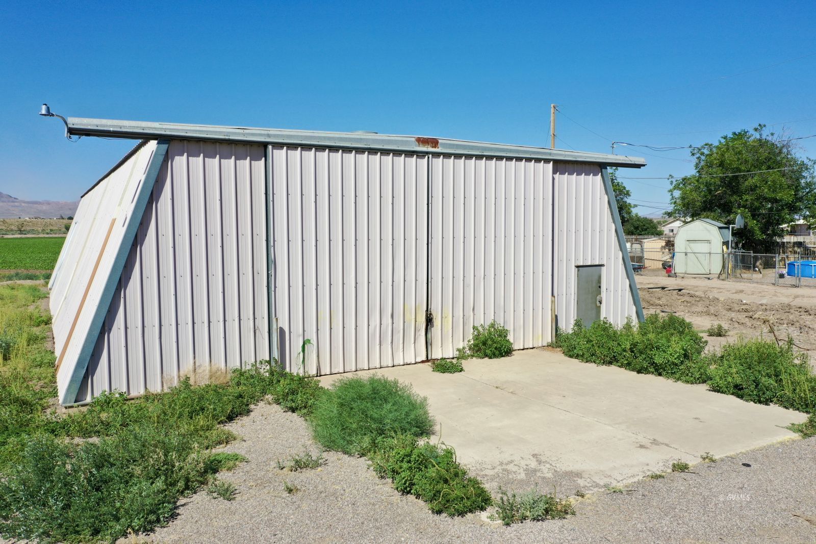 102&100 E 2nd St