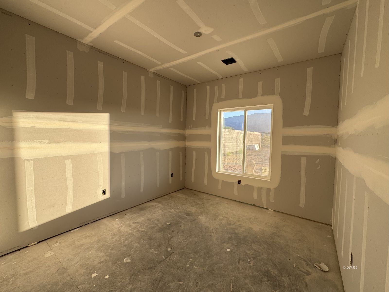 8656 S Yavapai Dr