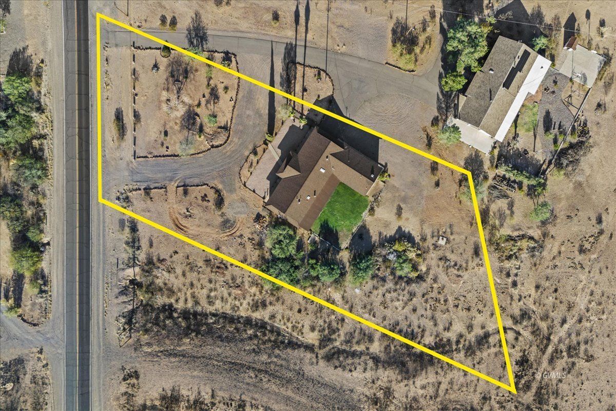 741 E Airport Rd