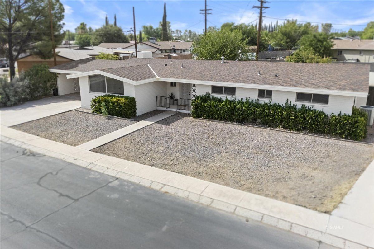 832 W Stirrup Dr