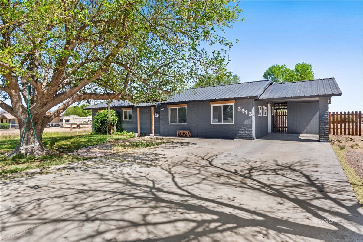 2413 N Webster Rd