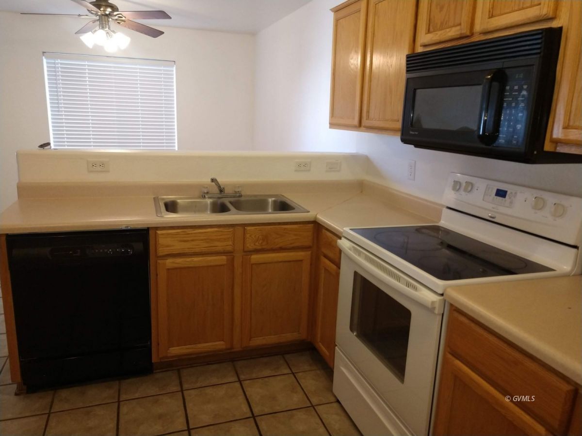 1305 W Crimson Canyon