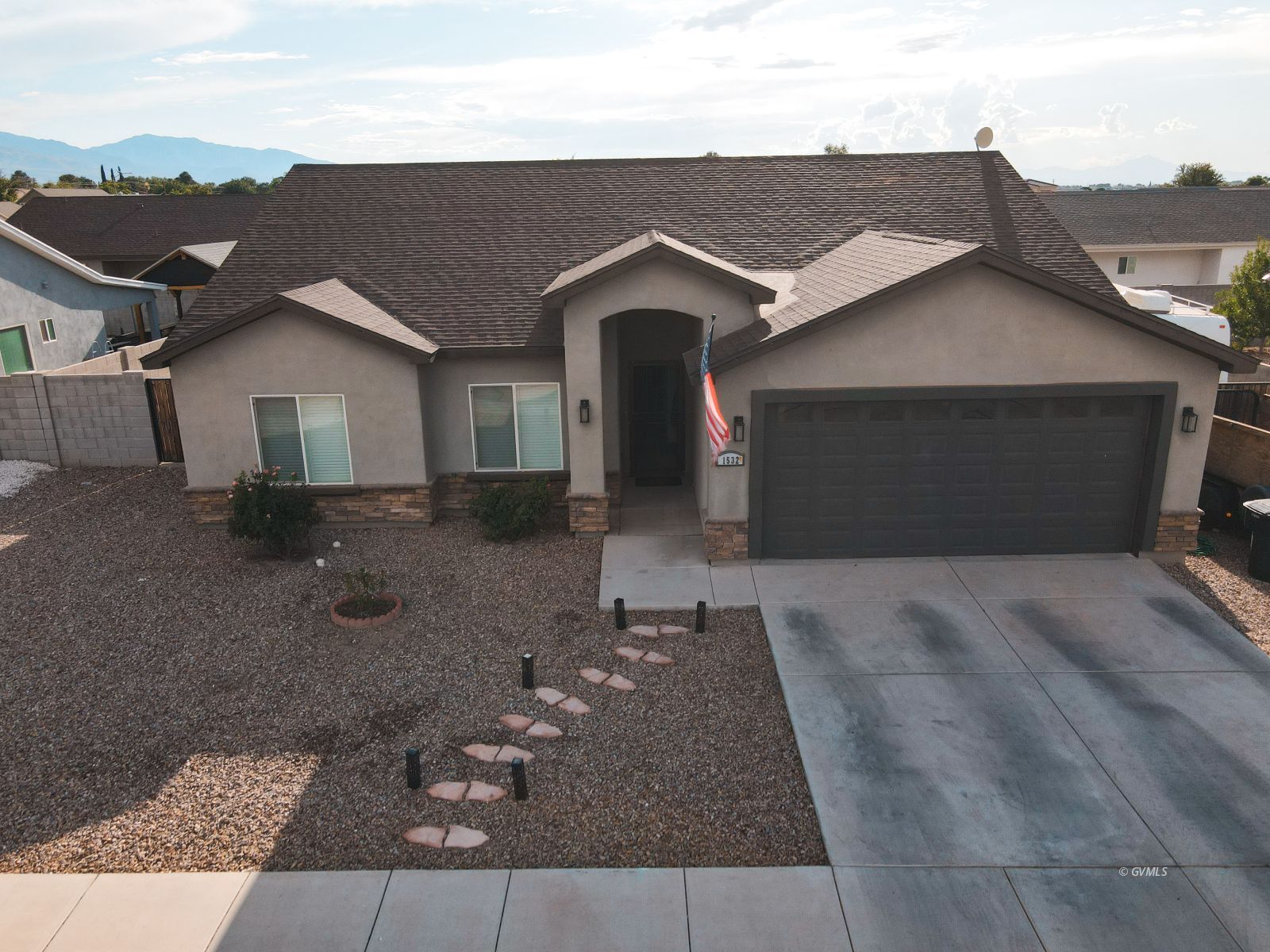 1532 N Porter Ln