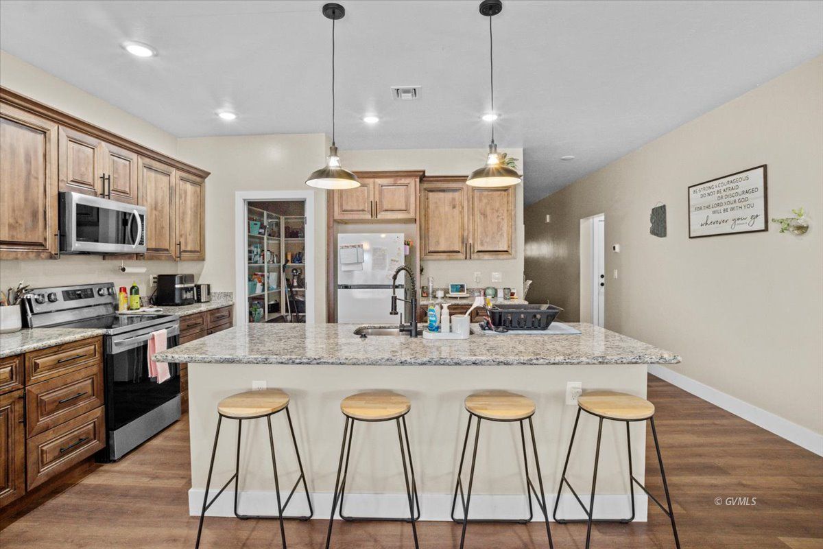 1483 E Katelyn Ln
