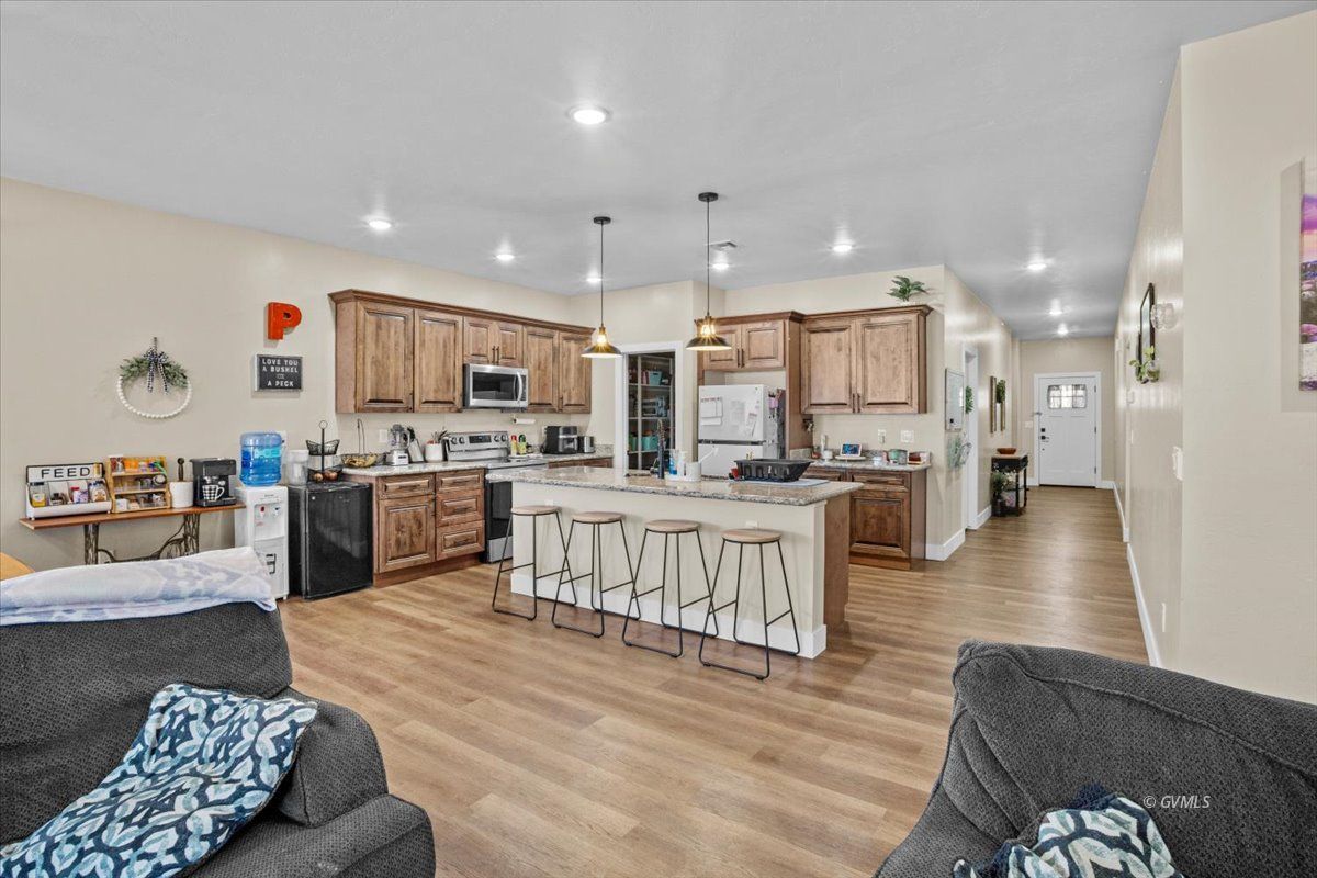 1483 E Katelyn Ln