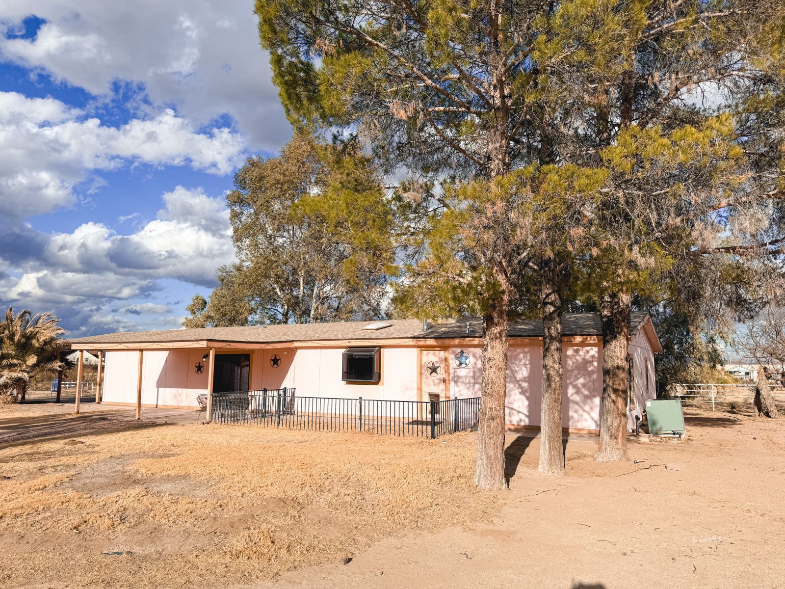 999 W Cottontail Trail