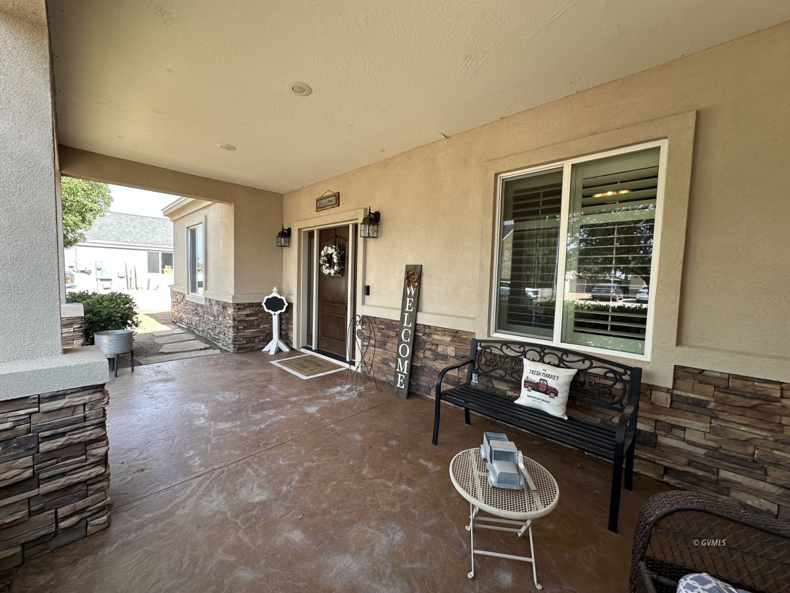 1085 W Cherokee Cir