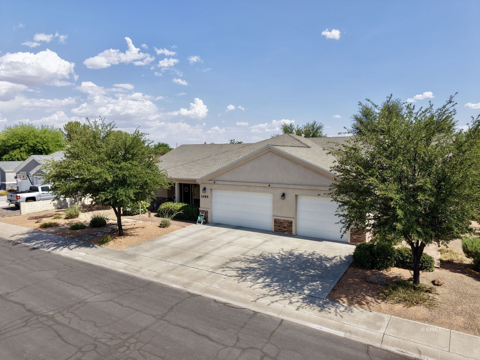 1085 W Cherokee Cir